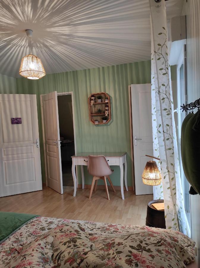 Le Logis Du Livier Hotel Saint-Georges-sur-Layon Kamer foto